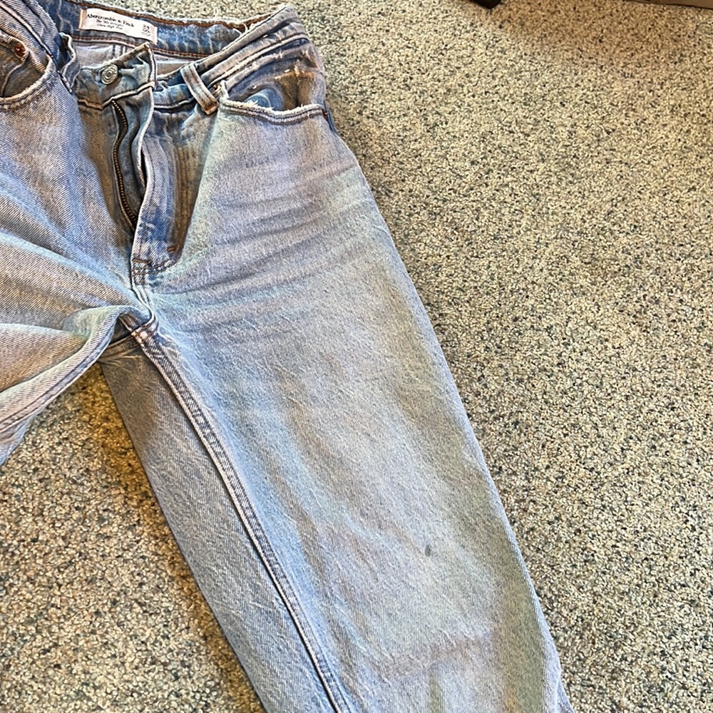 Abercrombie & Fitch Jeans
The 90’s straight Ultra High Rise
SIZE 24 00R - Picture 8 of 8